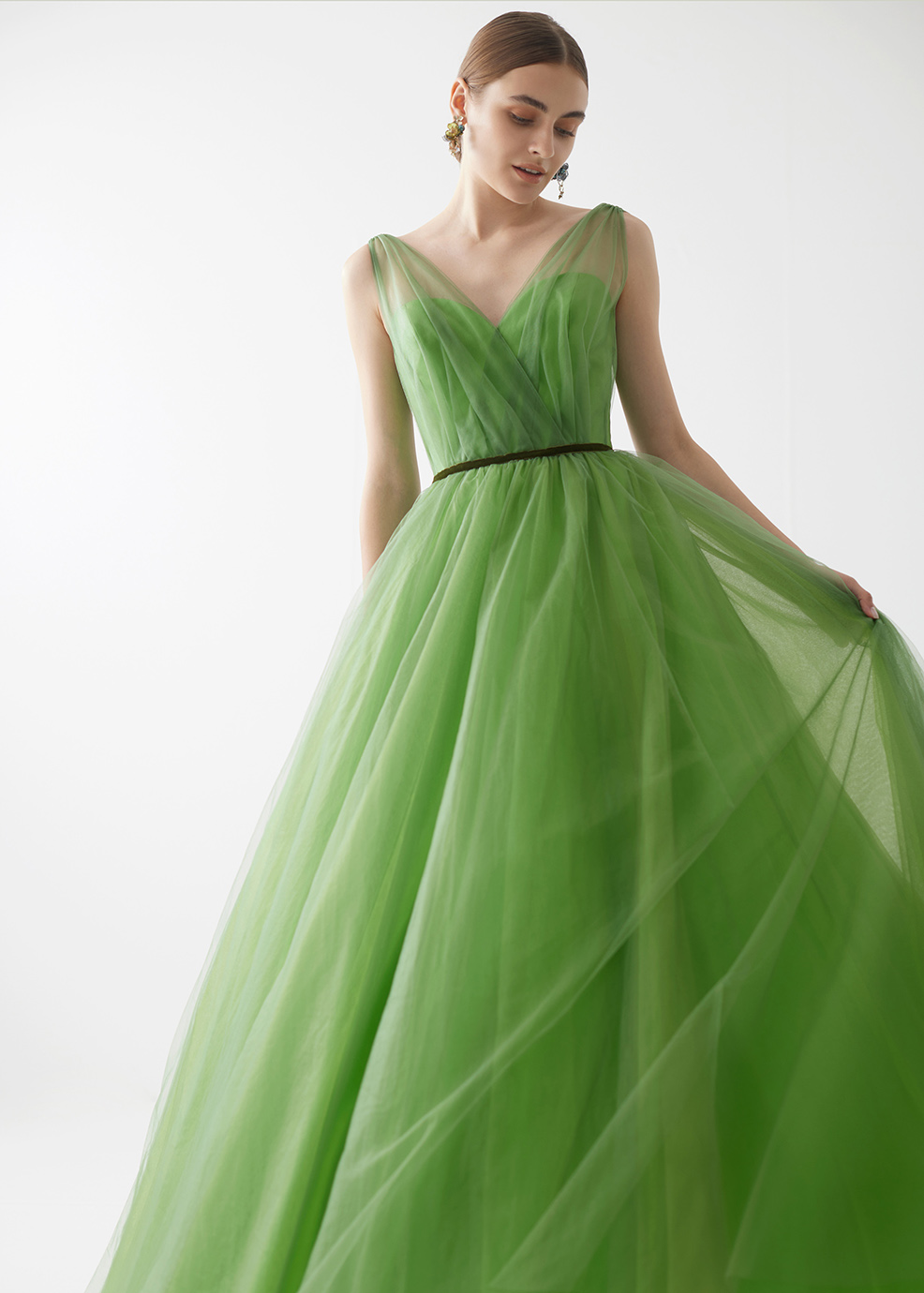 トレンド色のグリーン系カラードレス